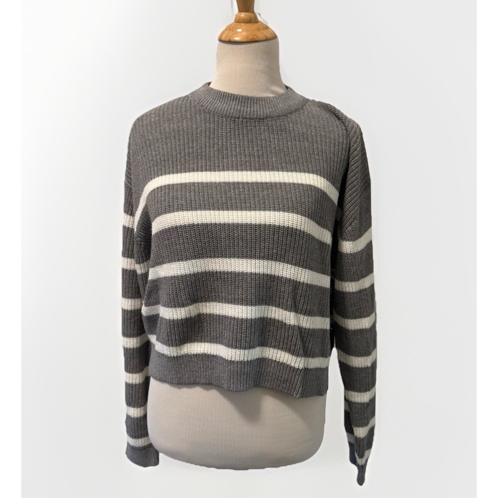 H&M Women's Medium Grey White Striped Long Sleeve Cropped Sweater‎